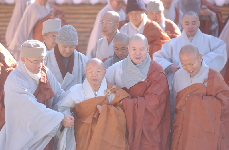 2010.01.07_법전 종정예하, 해인사서 열린 신년하례법회